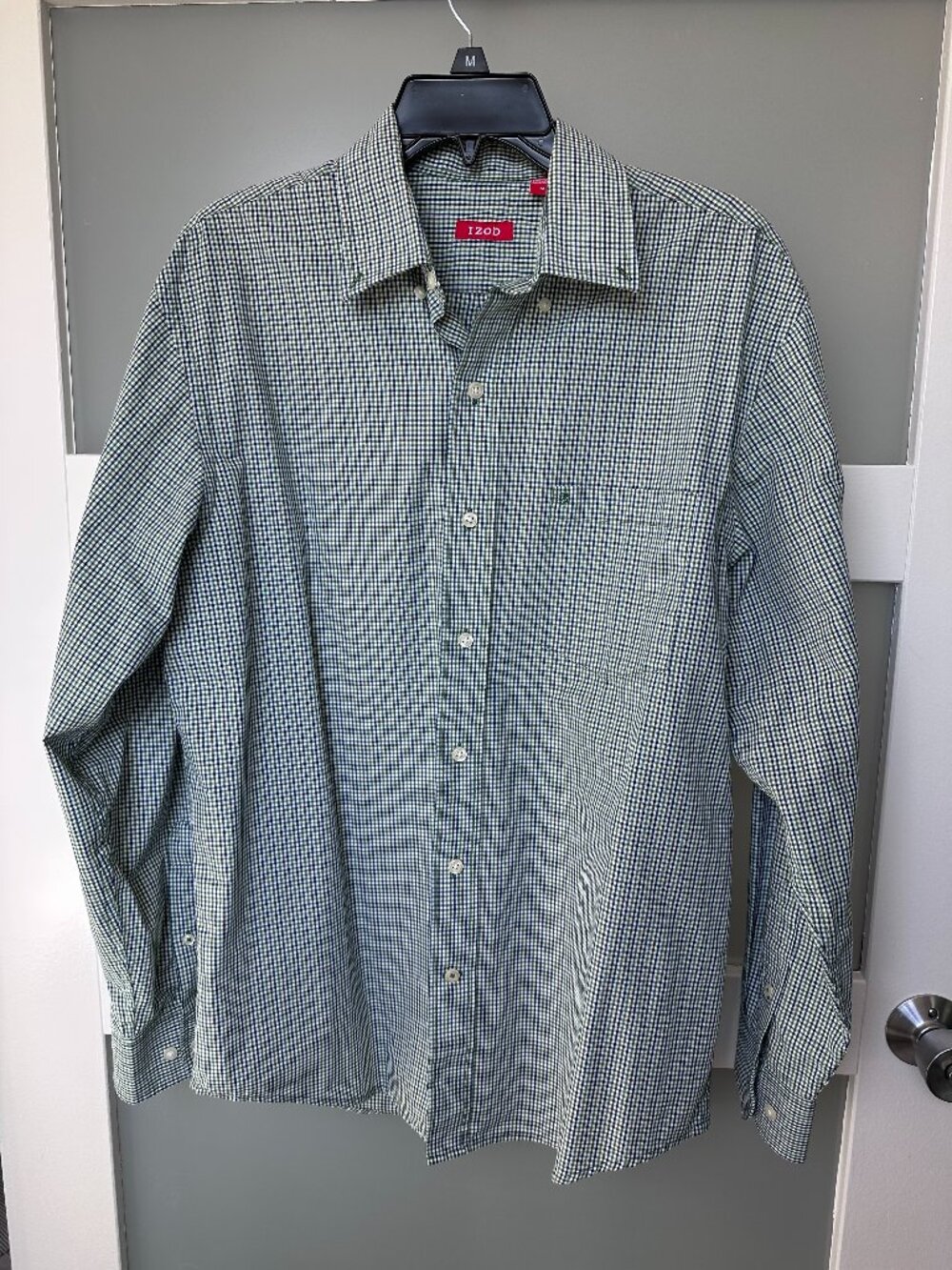 Izod Mens Long Sleeve Shirt Medium Plaid Blue Green Button Down Pocket Checkered
